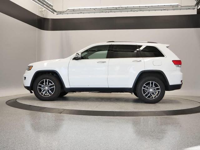Photo of 2017 Bright White Clearcoat Jeep Grand Cherokee