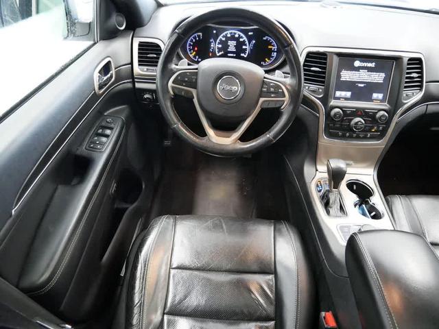 Photo of 2017 Bright White Clearcoat Jeep Grand Cherokee