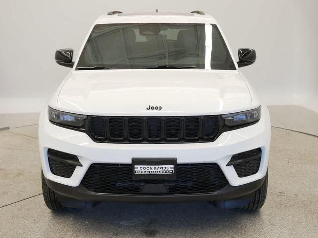 Photo of 2025 Bright White Clearcoat Jeep Grand Cherokee