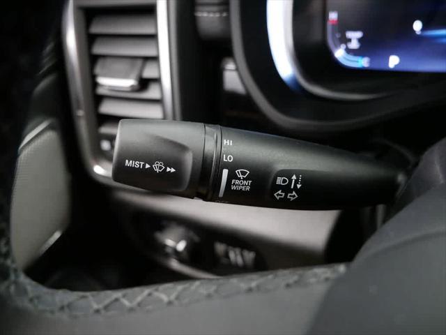 Photo of 2025 Diamond Black Crystal Pearlcoat RAM 1500