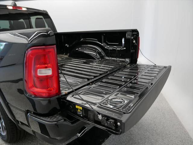 Photo of 2025 Diamond Black Crystal Pearlcoat RAM 1500