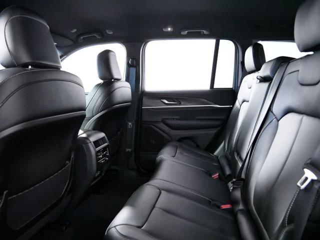 Photo of 2025 Bright White Clearcoat Jeep Grand Cherokee