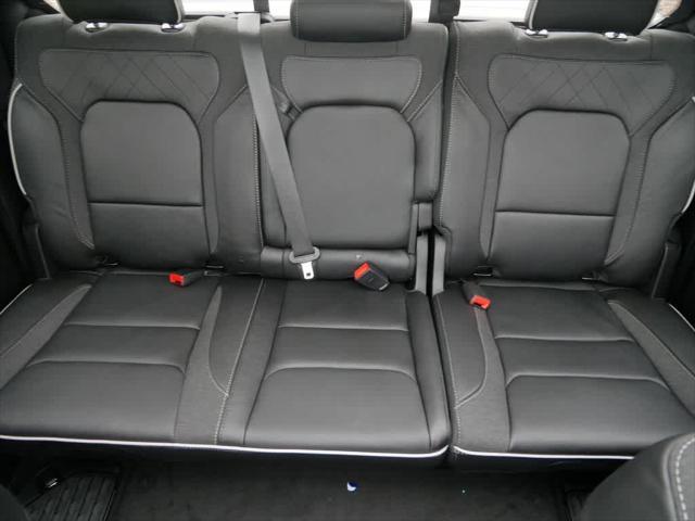 Photo of 2025 Diamond Black Crystal Pearlcoat RAM 1500