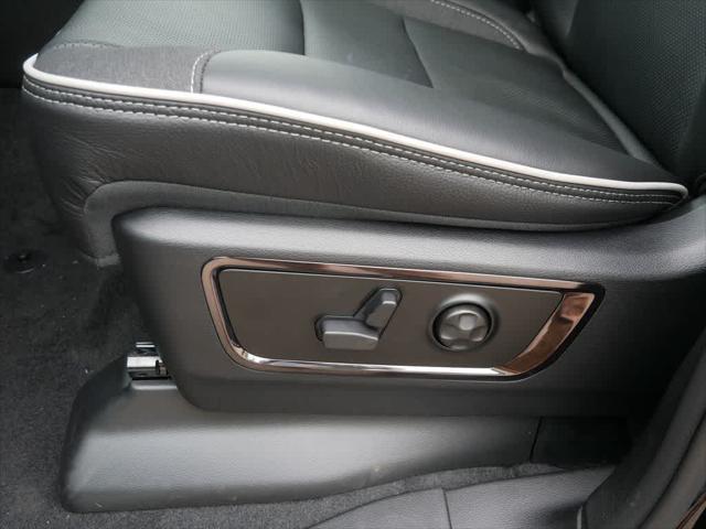 Photo of 2025 Diamond Black Crystal Pearlcoat RAM 1500