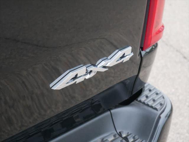 Photo of 2025 Diamond Black Crystal Pearlcoat RAM 1500