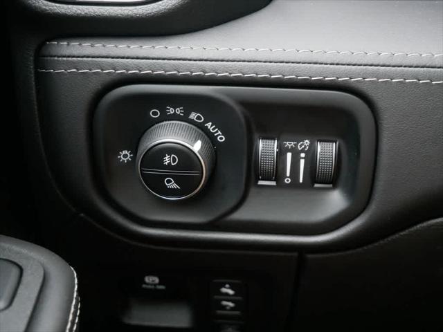 Photo of 2025 Diamond Black Crystal Pearlcoat RAM 1500