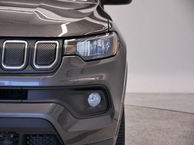 Photo of 2022 Granite Crystal Metallic Clearcoat Jeep Compass