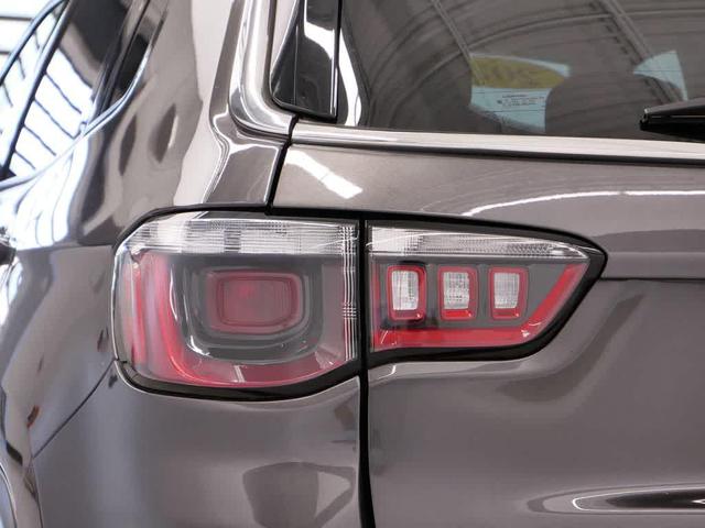 Photo of 2022 Granite Crystal Metallic Clearcoat Jeep Compass