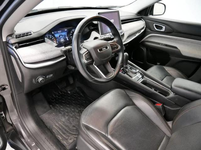 Photo of 2022 Granite Crystal Metallic Clearcoat Jeep Compass