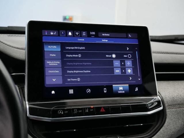 Photo of 2022 Granite Crystal Metallic Clearcoat Jeep Compass