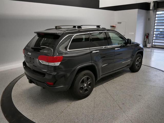 Photo of 2016 Brilliant Black Crystal Pearlcoat Jeep Grand Cherokee