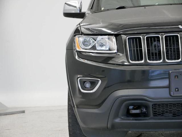 Photo of 2016 Brilliant Black Crystal Pearlcoat Jeep Grand Cherokee