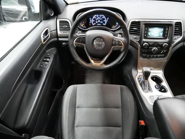 Photo of 2016 Brilliant Black Crystal Pearlcoat Jeep Grand Cherokee