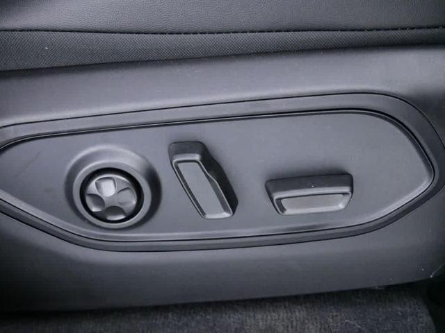 Photo of 2025 Bright White Clearcoat Jeep Grand Cherokee