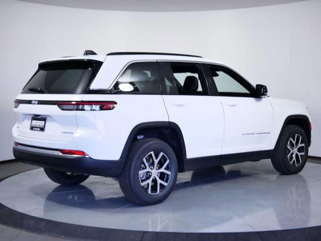 Photo of 2025 Bright White Clearcoat Jeep Grand Cherokee