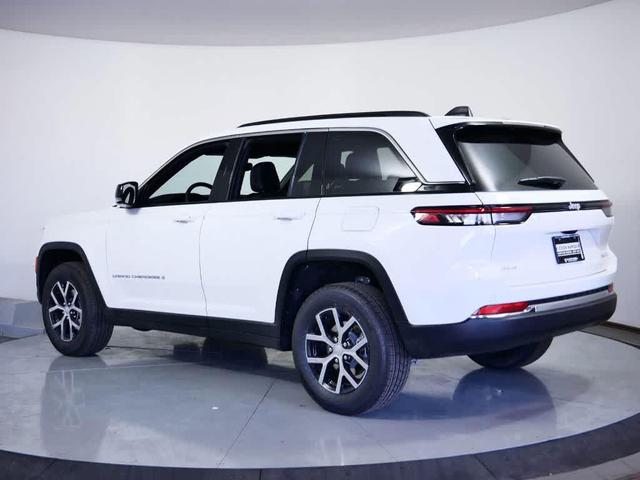 Photo of 2025 Bright White Clearcoat Jeep Grand Cherokee
