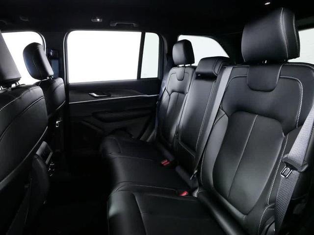 Photo of 2025 Bright White Clearcoat Jeep Grand Cherokee