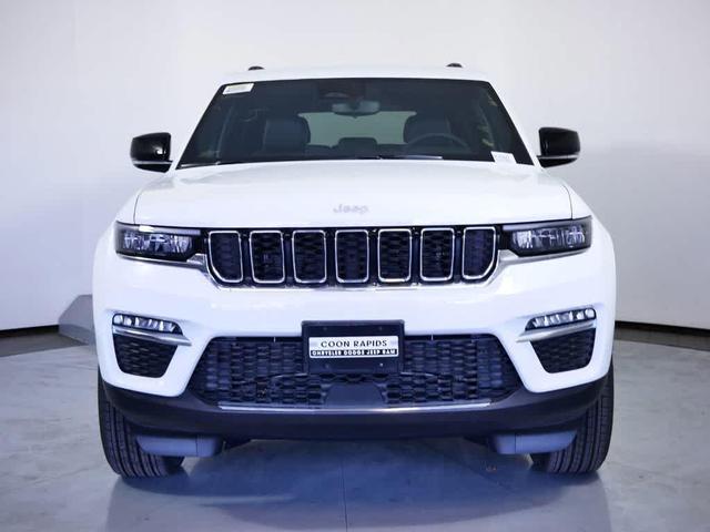 Photo of 2025 Bright White Clearcoat Jeep Grand Cherokee