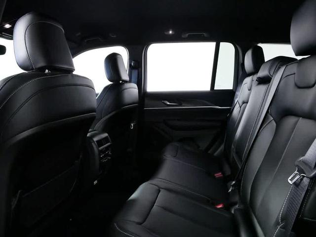 Photo of 2025 Bright White Clearcoat Jeep Grand Cherokee