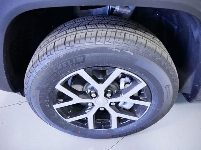 Photo of 2025 Bright White Clearcoat Jeep Grand Cherokee