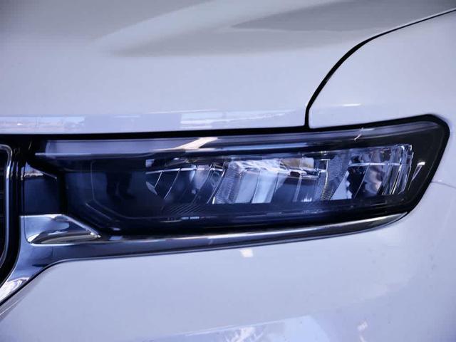 Photo of 2025 Bright White Clearcoat Jeep Grand Cherokee