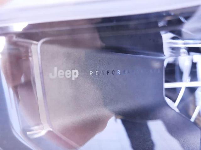 Photo of 2025 Bright White Clearcoat Jeep Grand Cherokee