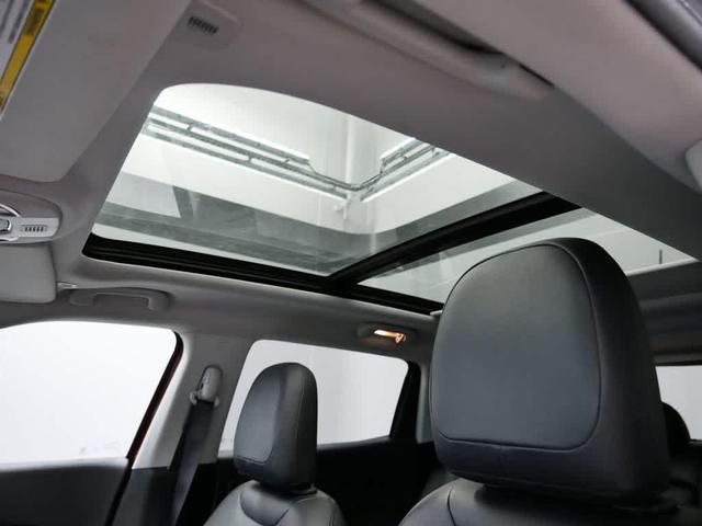Photo of 2018 Redline Pearlcoat Jeep Compass