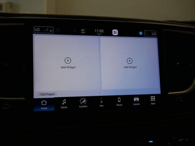 Photo of 2023 Brilliant Black Crystal Pearlcoat Chrysler Pacifica