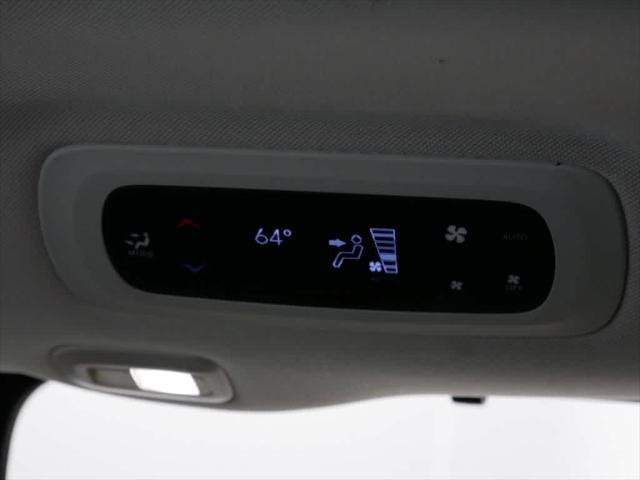 Photo of 2023 Brilliant Black Crystal Pearlcoat Chrysler Pacifica