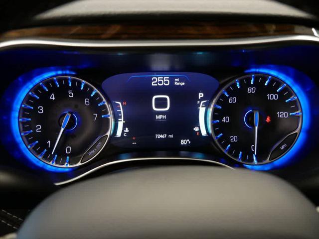 Photo of 2023 Brilliant Black Crystal Pearlcoat Chrysler Pacifica
