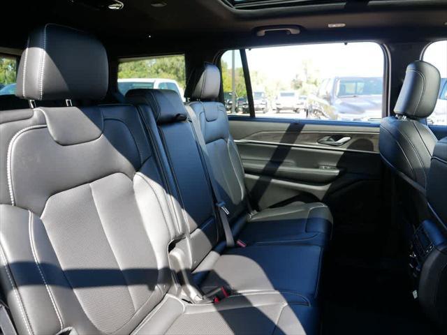 Photo of 2025 Silver Zynith Jeep Grand Cherokee L