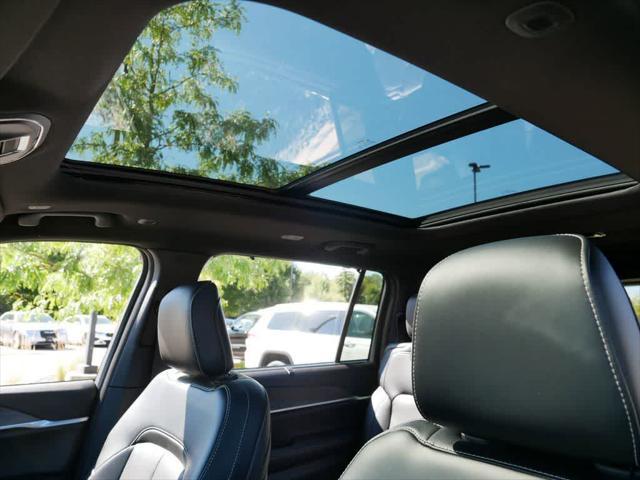 Photo of 2025 Silver Zynith Jeep Grand Cherokee L