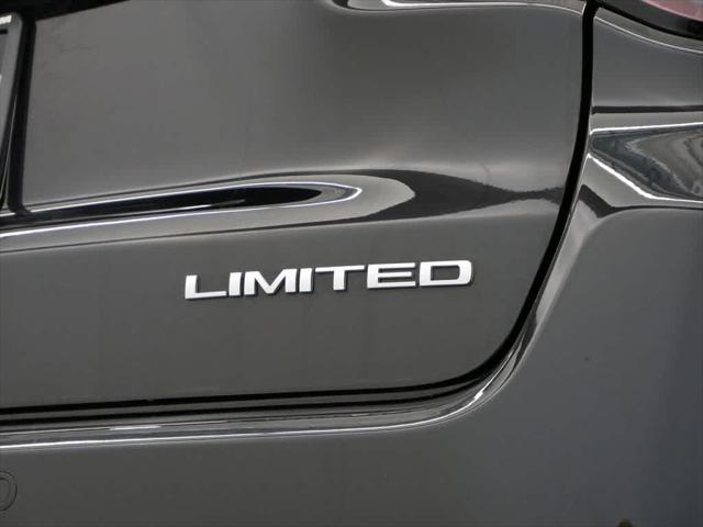 Photo of 2024 Diamond Black Crystal Pearlcoat Jeep Compass