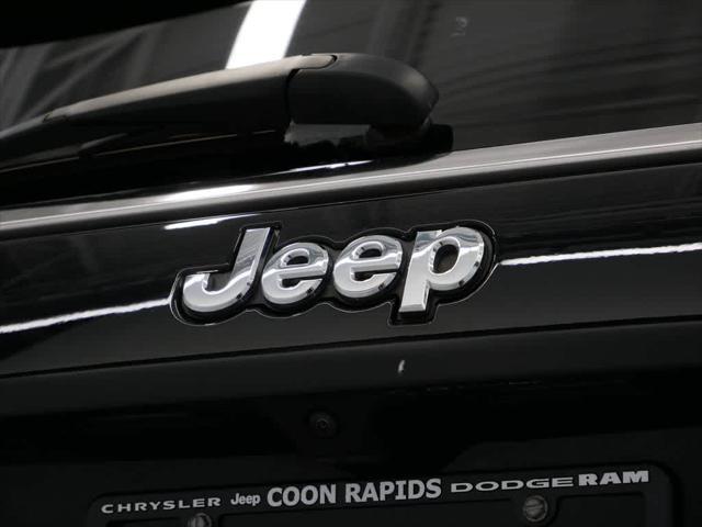 Photo of 2024 Diamond Black Crystal Pearlcoat Jeep Compass