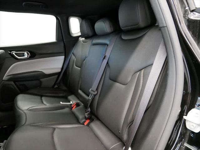 Photo of 2024 Diamond Black Crystal Pearlcoat Jeep Compass