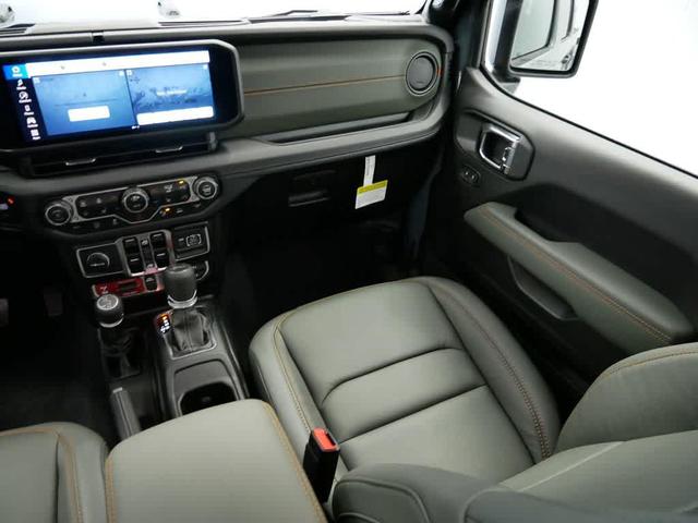 Photo of 2025 Anvil Clearcoat Jeep Gladiator