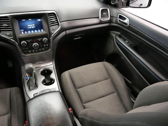 Photo of 2019 Diamond Black Crystal Pearlcoat Jeep Grand Cherokee