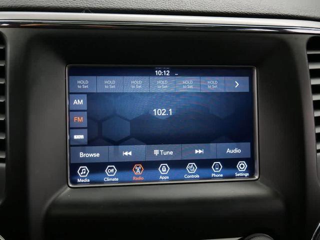 Photo of 2019 Diamond Black Crystal Pearlcoat Jeep Grand Cherokee