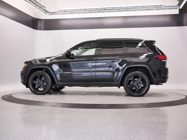 Photo of 2019 Diamond Black Crystal Pearlcoat Jeep Grand Cherokee