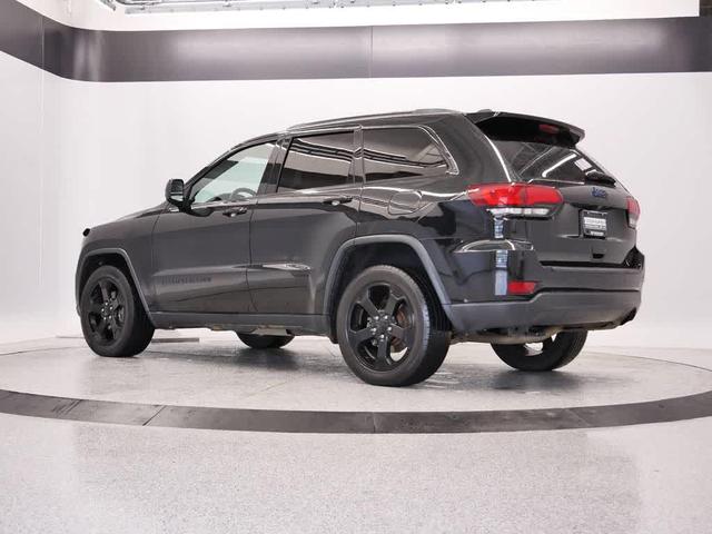 Photo of 2019 Diamond Black Crystal Pearlcoat Jeep Grand Cherokee