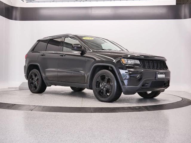 Photo of 2019 Diamond Black Crystal Pearlcoat Jeep Grand Cherokee