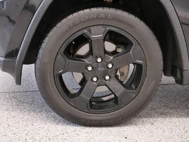 Photo of 2019 Diamond Black Crystal Pearlcoat Jeep Grand Cherokee