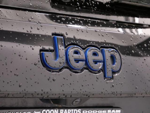 Photo of 2019 Diamond Black Crystal Pearlcoat Jeep Grand Cherokee