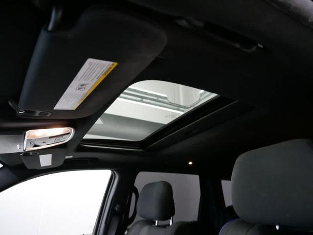 Photo of 2019 Diamond Black Crystal Pearlcoat Jeep Grand Cherokee