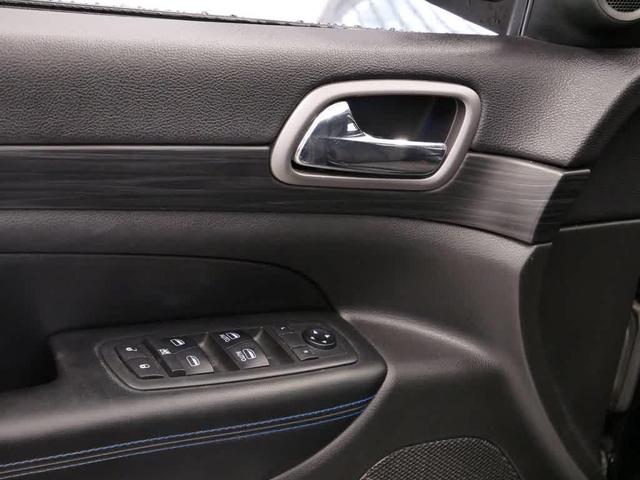 Photo of 2019 Diamond Black Crystal Pearlcoat Jeep Grand Cherokee