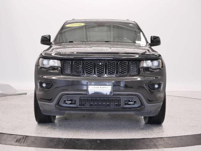 Photo of 2019 Diamond Black Crystal Pearlcoat Jeep Grand Cherokee