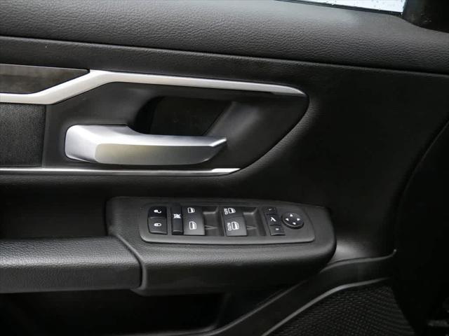 Photo of 2022 Diamond Black Crystal Pearlcoat RAM 1500