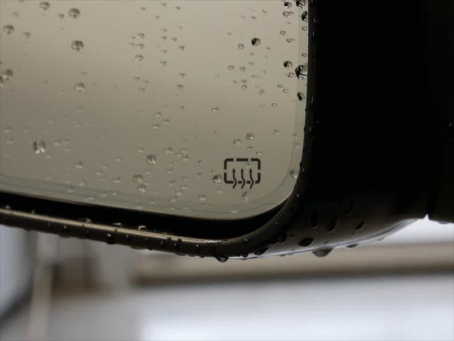 Photo of 2022 Diamond Black Crystal Pearlcoat RAM 1500