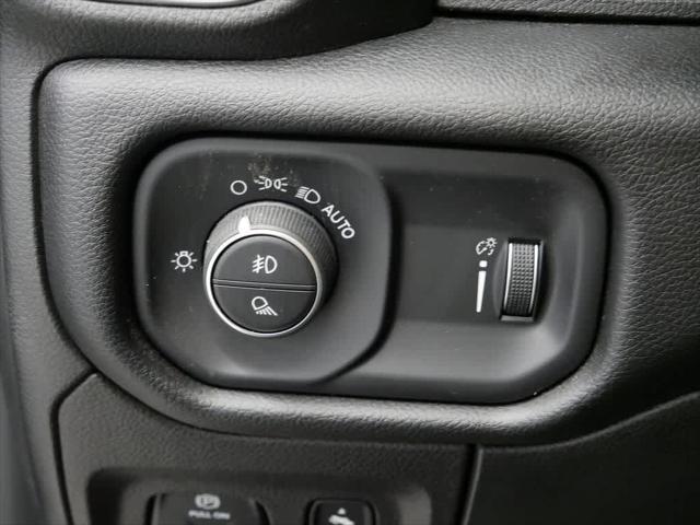 Photo of 2022 Diamond Black Crystal Pearlcoat RAM 1500