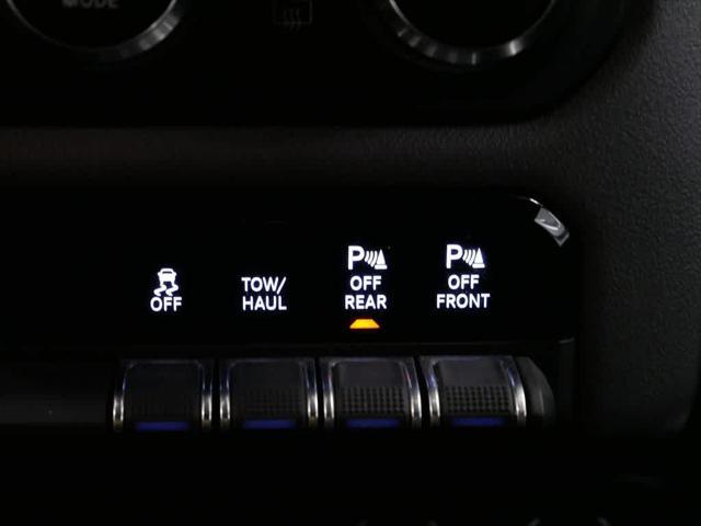 Photo of 2022 Diamond Black Crystal Pearlcoat RAM 1500
